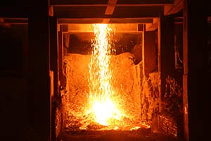 Causes and solutions of the subsurface blowhole of cast steel