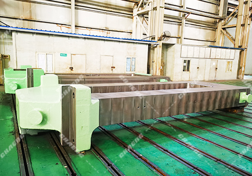 Rolling mill housing