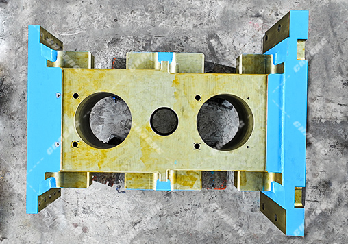 Rolling mill housing